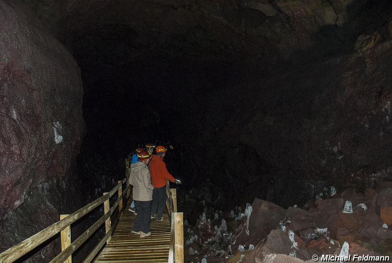 Höhle Viðgelmir Besuchergruppe
