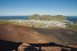Blick auf Vestmannaeyjar vom Eldfell
